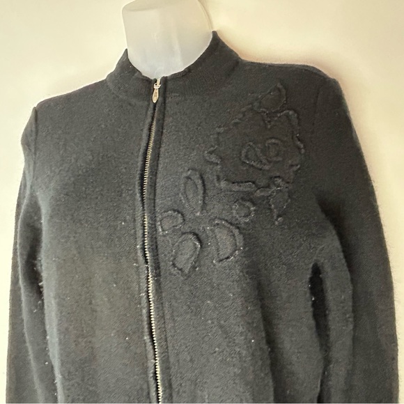 i.e. Black Wool Full Zip Cardigan w/3D Floral Appliqué‎ Small - Picture 3 of 14